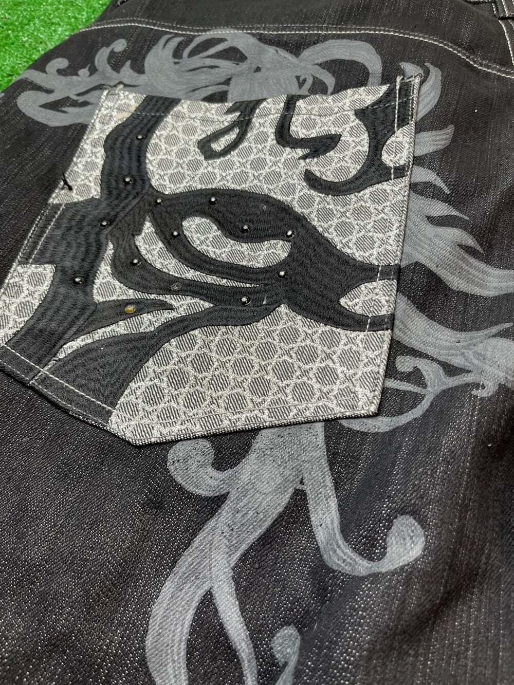 COOGI Men's Slim Straight Black Jeans with Gray Floral Print